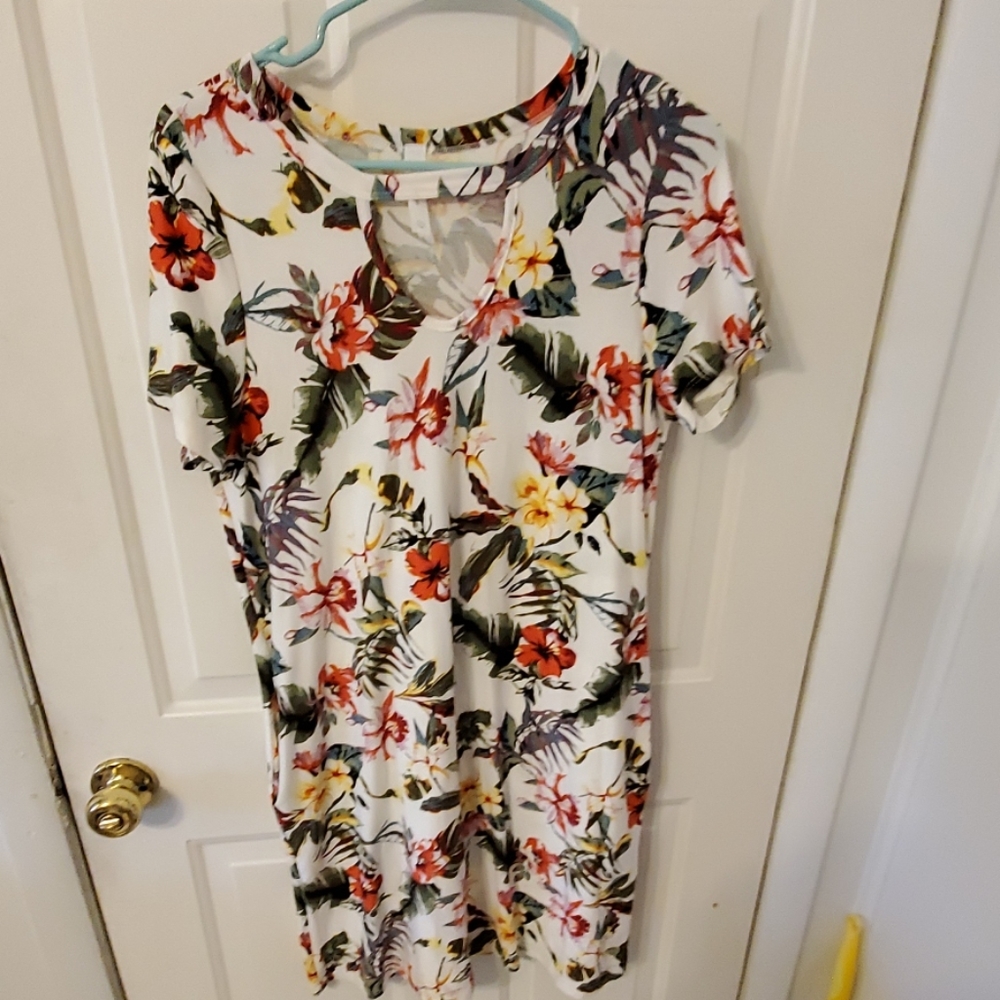 Floral keyhole dress